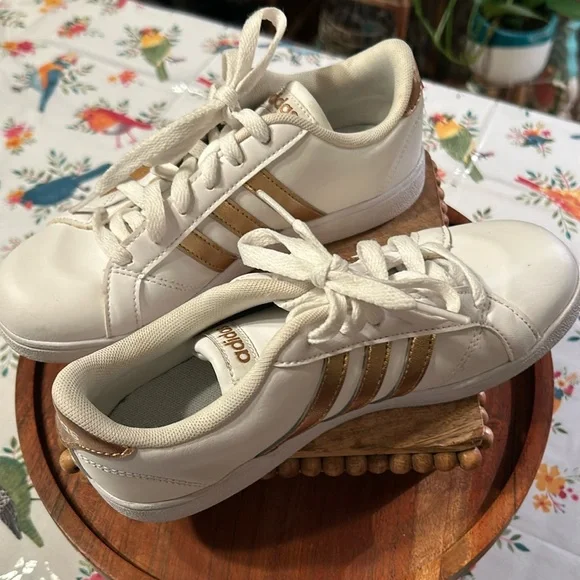 Sneakers Rose Gold Adidas Womens Shoes Adidas Originals Samba OG Sneakers  In White And Rose Gold